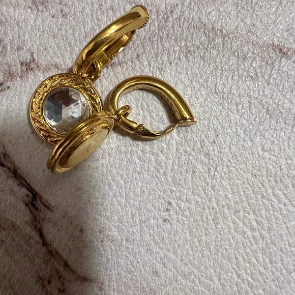 Vintage LCI Liz Claiborne Inc Gold Tone Drop/ Dangles Clip Earrings - Picture 3 of 5